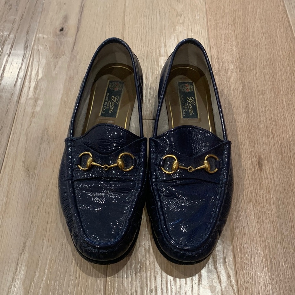 Gucci Womens blue patent leather loafers size 38